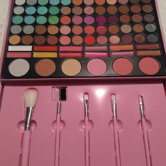 Makeup set - Picture 7 of 8